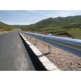 果洛藏族自治州公路波形护栏工程